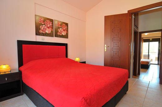 Golden Sunrise Apartments Криси Амудия Стая снимка